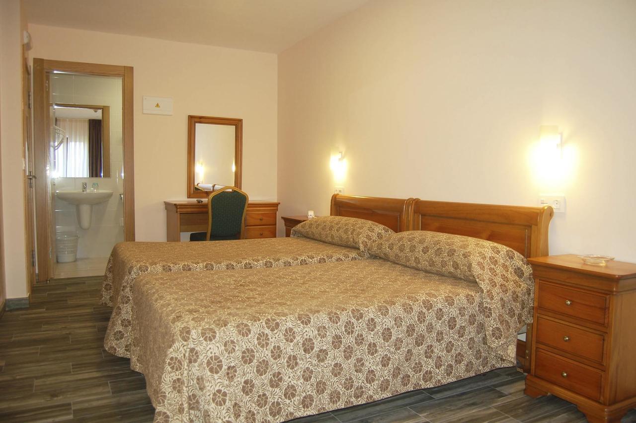 Hotel Lupa San Juan de Pinera エクステリア 写真